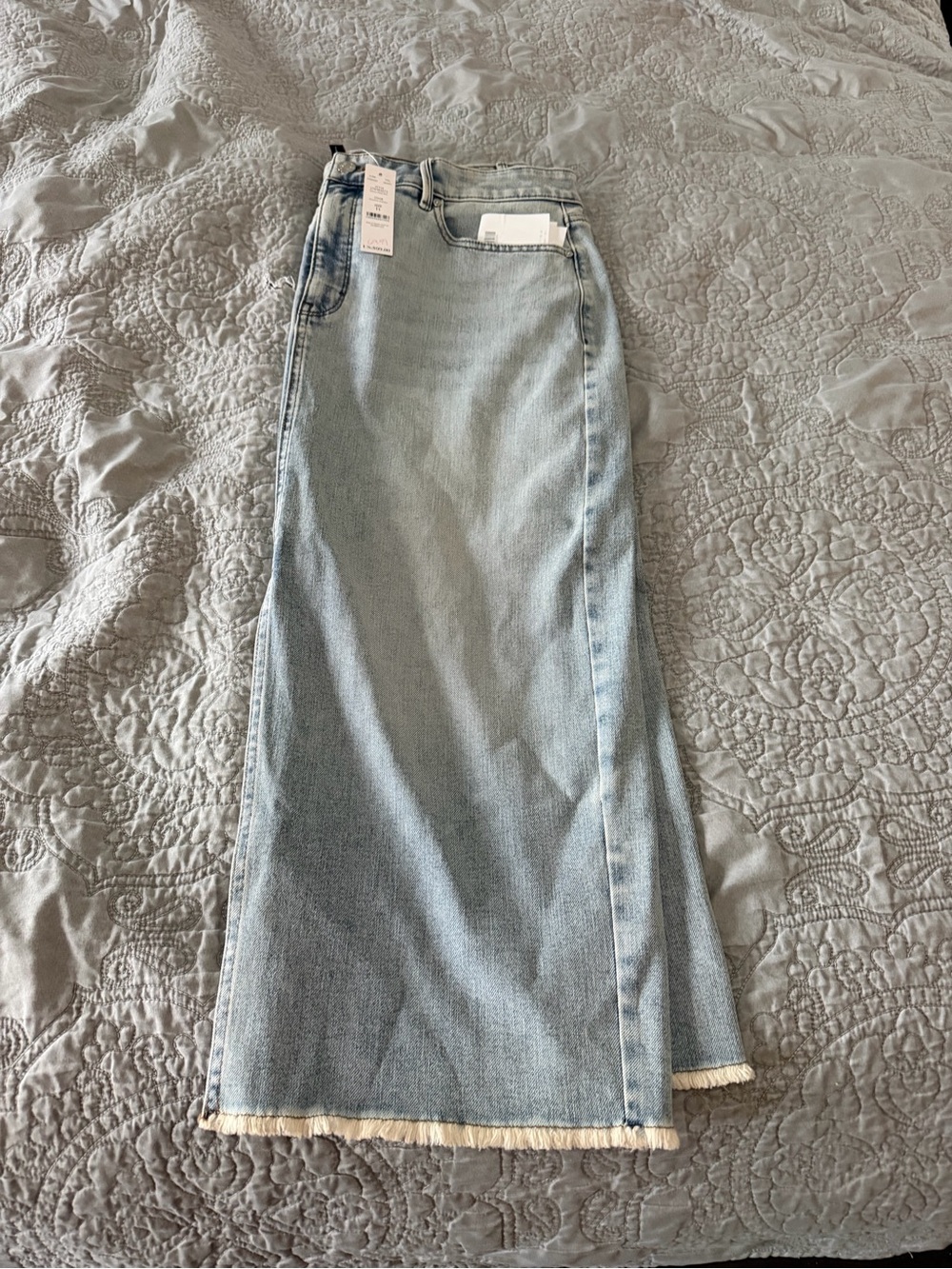 White House Black Market Light Blue Denim Pencil Skirt